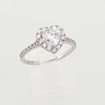 Anillo Compromiso Corazon con Halo de Zircones - Oro Blanco 14Kts