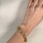 Pulsera de Dos Corazones con Diamantes - Oro Dos Tonos 18 Kts - Image 2