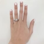 Set Anillo de Compromiso Corte de Princesa c/ Zircones Pavé + Aro Matrimonio - Oro Blanco 14Kts - Image 2
