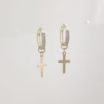 Huggies (12 mm) con Zircones y Cruz Plana - Oro Amarillo 14Kts