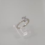 Anillo de Compromiso c/ Diamantes & Zircon Central - Oro Blanco 14Kts - Image 7