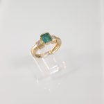 Anillo c/ Esmeralda & Dos Diamantes Baguette - Oro Amarillo 18Kts - Image 3