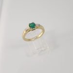 Anillo c/ Esmeralda & Dos Diamantes Baguette - Oro Amarillo 18Kts