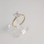 Anillo Compromiso c/ Zircon Princess Cut (6 x 6mm) - Oro Amarillo 14Kts