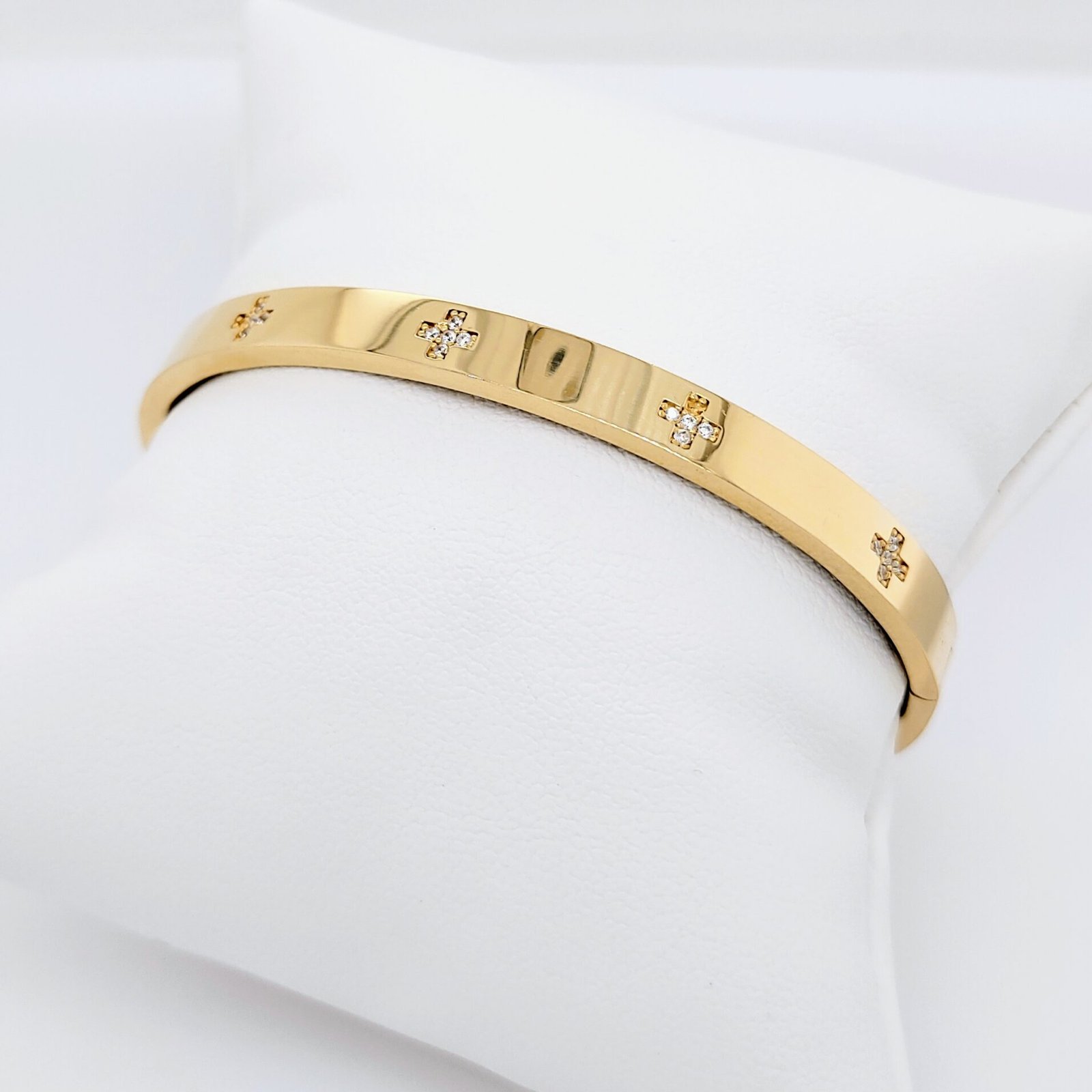 IMG_20220419_164627764_HDR-scaled-e1650402957227 Bangle Light Tubo Rectangular c/ 5 Cruces c/ Zircones - Oro Amarillo 18Kts - Image 1