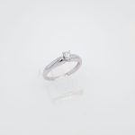 Anillo Compromiso c/ Diamante 0.20Ct & Aro Media Cana - Oro Blanco 18Kts