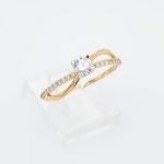 Anillo Compromiso Aro c/ Zircones & Corazones - Oro Blanco 18Kts - Image 4
