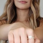 Set Anillo Compromiso & Matrimonio Corazon c/ Halo Zircones Pave - Oro Amarillo 14Kts - Image 2