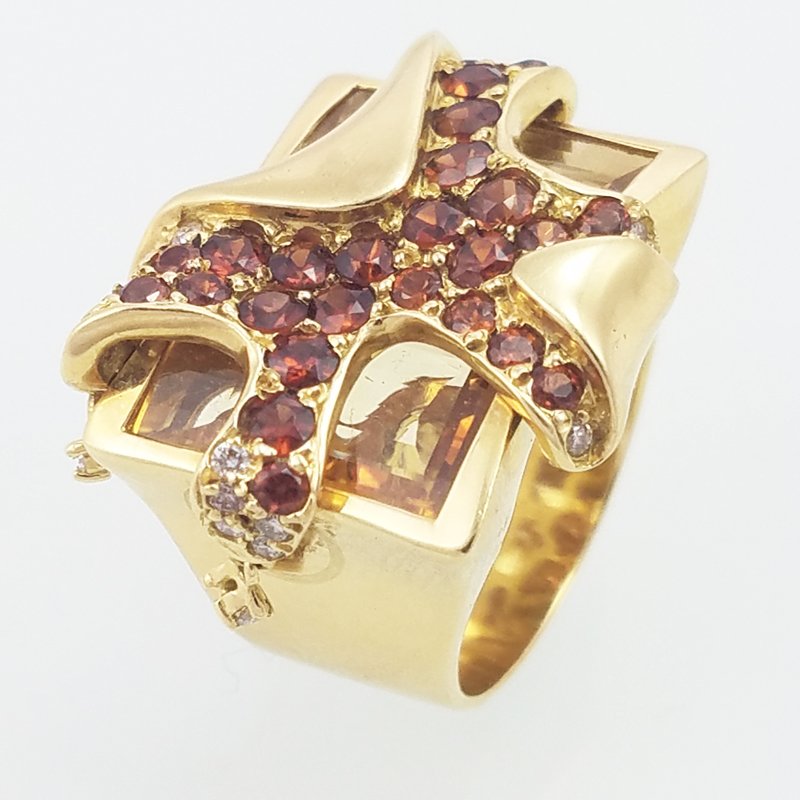 ISF3G65-15 Anillo con Diamantes y Peridotos - Oro Amarillo 18 Kts - Image 1