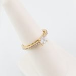 Anillo de Compromiso con Zircones + Zircón Central - Oro Amarillo 14Kts