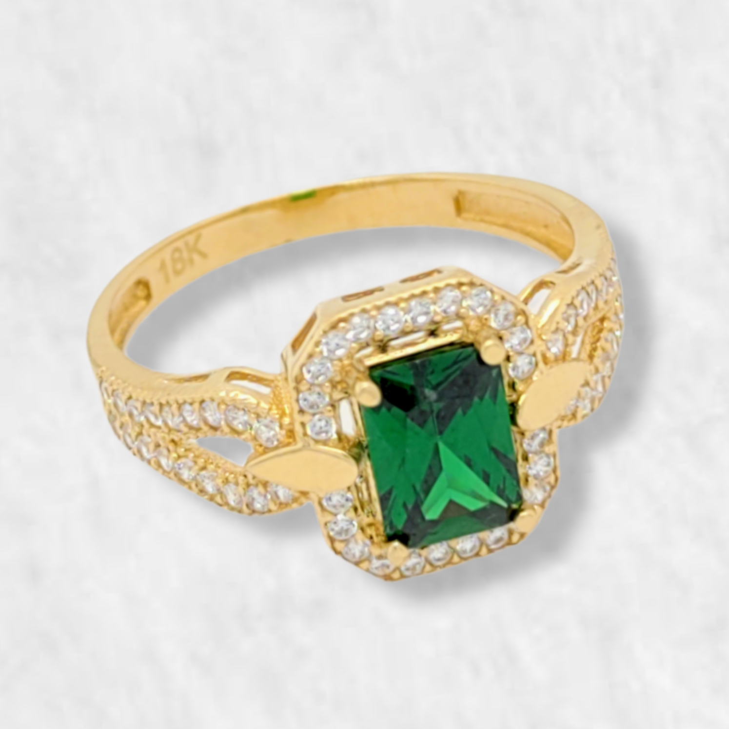 PhotoRoom-20220727_153912-e1658963503643 Anillo de Compromiso c/ Cuarzo Color Esmeralda c/ Halo de Zircones - Oro Amarillo 18Kts - Image 1