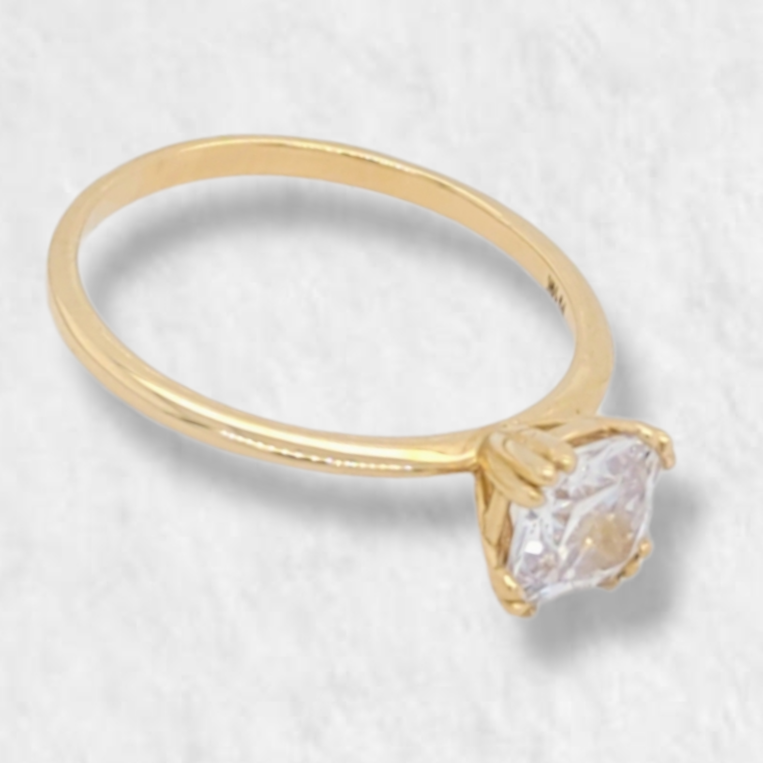 PhotoRoom-20220913_175707-e1663177672873 Anillo Compromiso c/ Zircon Cushion - Oro Amarillo 14Kts - Image 1
