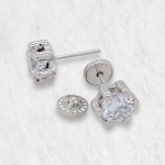 Zarcillos (5 mm) 6 Prongs c/ Zircon (Screwback/Abridores) - Oro Blanco 18Kts