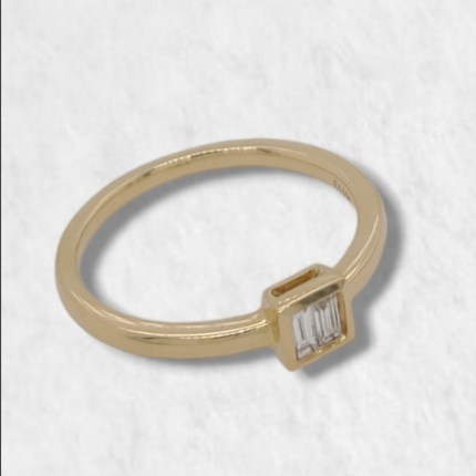 Anillo Aro Fino c/ Rectangulo c/ Diamantes Baguette - Oro Amarillo 18Kts