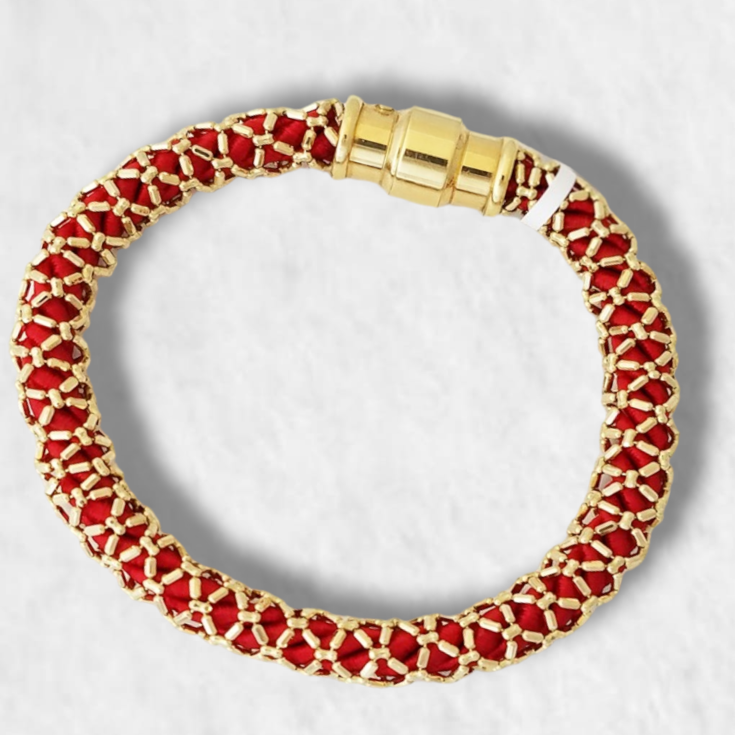 PhotoRoom-20240118_140347-1-e1705605744490 Brazalete Cordón Rojo y Malla Dorada - Oro Amarillo 18 Kts - Image 1