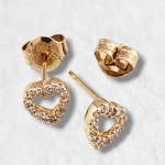 Zarcillos Post Corazón Clásico c/ Mini Diamantes Pavé (0.14 Ct.) - Oro Amarillo 14Kts