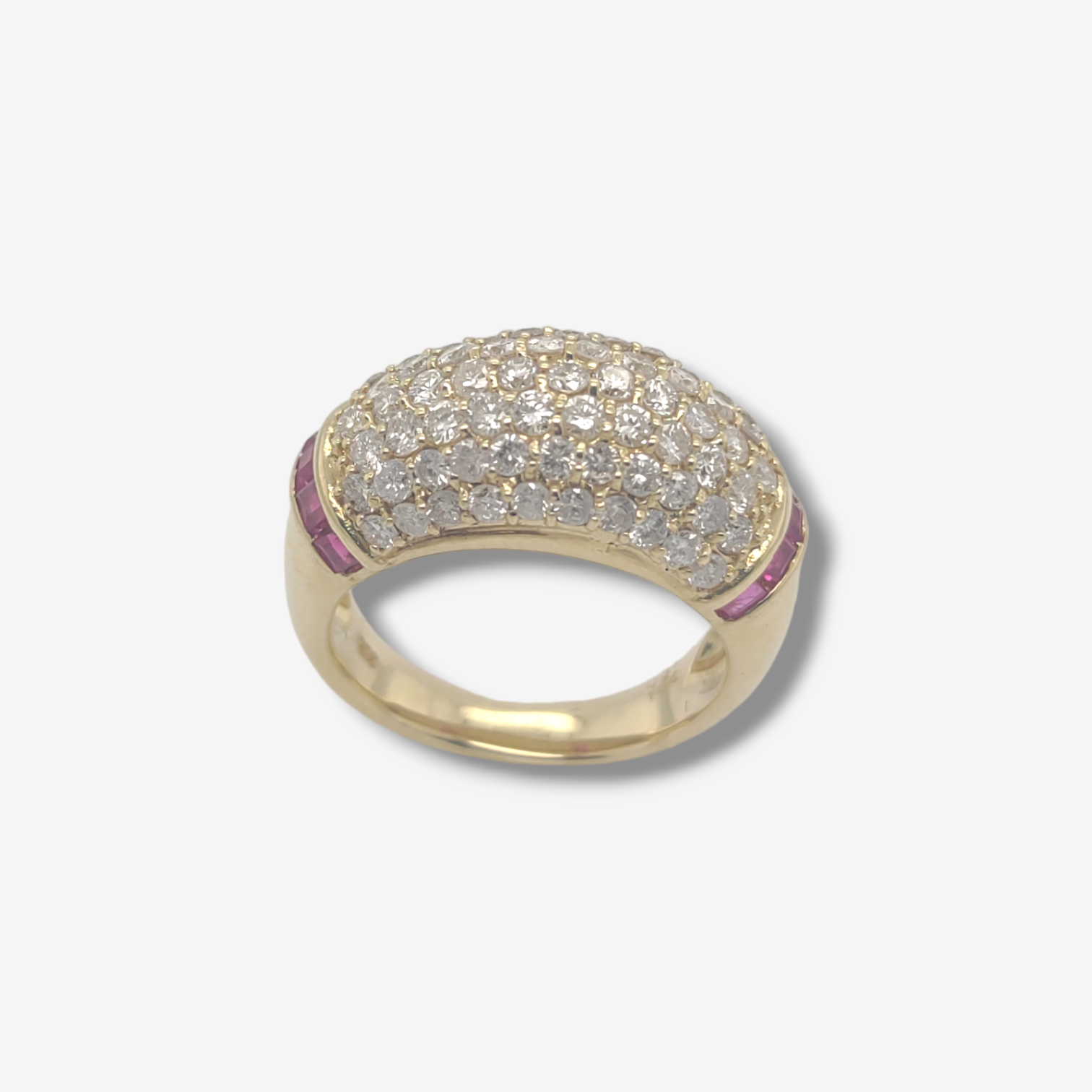 Photoroom-20240621_125921 Anillo Domo Diamantes Pave c/ Dos Lineas de Rubies Carre - Oro Amarillo 18Kts - Image 1