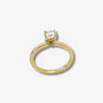 Anillo Compromiso Diamante Central LG (0.50 Ct) c/ Cintillo de Diamantes en V - Oro Amarillo 18Kts