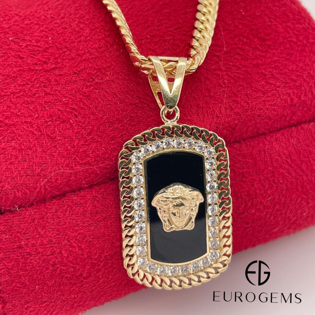 WhatsApp-Image-2022-04-05-at-4.24.17-PM Dije Placa Rectangular (18 x 27 mm) c/ Onix, Zircones & Medusa - Oro Amarillo 14Kts - Image 1