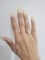 Anillo (0.78 Ct) Compromiso Labgrown Oval Aro & Halo de Diamantes Pave Naturales (0.20 Ct) - Oro Amarillo 18Kts - Image 2