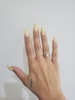 Anillo (0.80 Ct) Compromiso Labgrown Oval Hidden Halo 4 Prongs & 2 Diamantes Laterales - Oro Blanco 18Kts - Image 2
