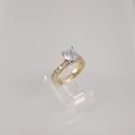 Anillo de Compromiso c/ Aro de Diamantes & Zircon Central - Oro Dos Tonos 14Kts