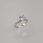 Anillo de Compromiso c/ Zircon Central - Oro Blanco 14Kts