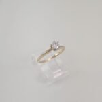 Anillo de Compromiso c/ Diamante Central - Oro Dos Tonos 14Kts