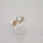 Anillo de Compromiso c/ Aro de Corazones & Zircón Central - Oro Amarillo 18Kts