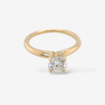 Anillo (0.75 Ct) Compromiso c/ Diamante Labgrown Solitario 4 Prongs & Aro Liso - Oro Amarillo 18Kts