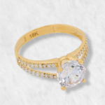 Anillo de Compromiso Dos Lineas c/ Zircones & Zircon Central - Oro Amarillo 18Kts