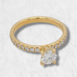 Anillo Compromiso c/ Diamantes Pave & Moissanite Central - Oro Amarillo 18Kts