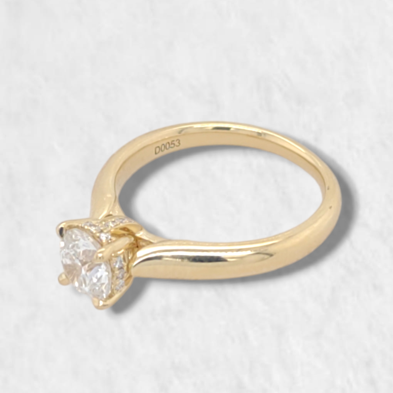 Photoroom-20240226_150602-e1708979011476.png Anillo Compromiso c/ Diamantes & Lab Grown Central - Oro Amarillo 18Kts - Image 1