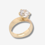 Anillo de compromiso Solitario c/ Aro Diamantado - Oro Amarillo 14Kts