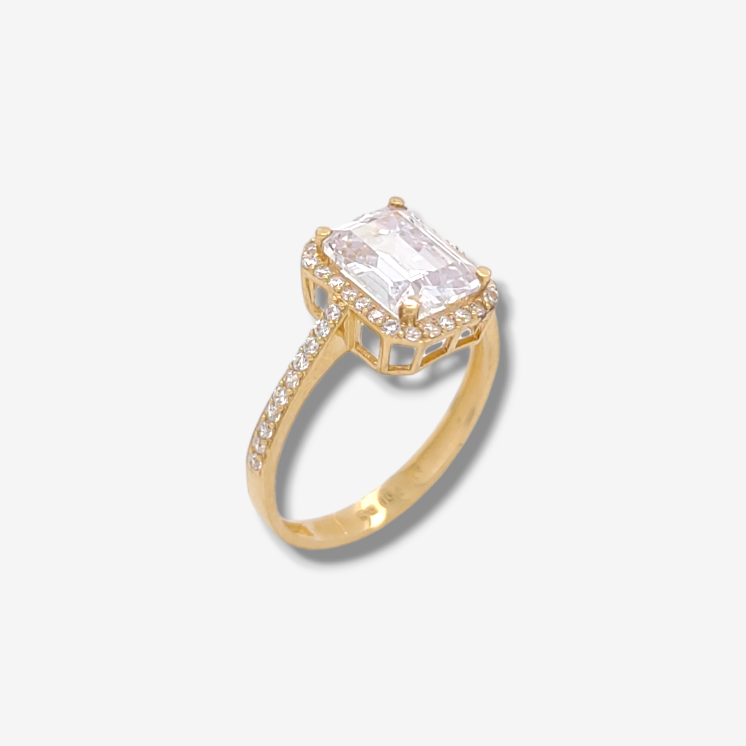 Photoroom-20240516_152430.png Anillo Compromiso c/ Zircon Rectangular & Halo en Zircones Pave - Oro Amarillo 18Kts - Image 1