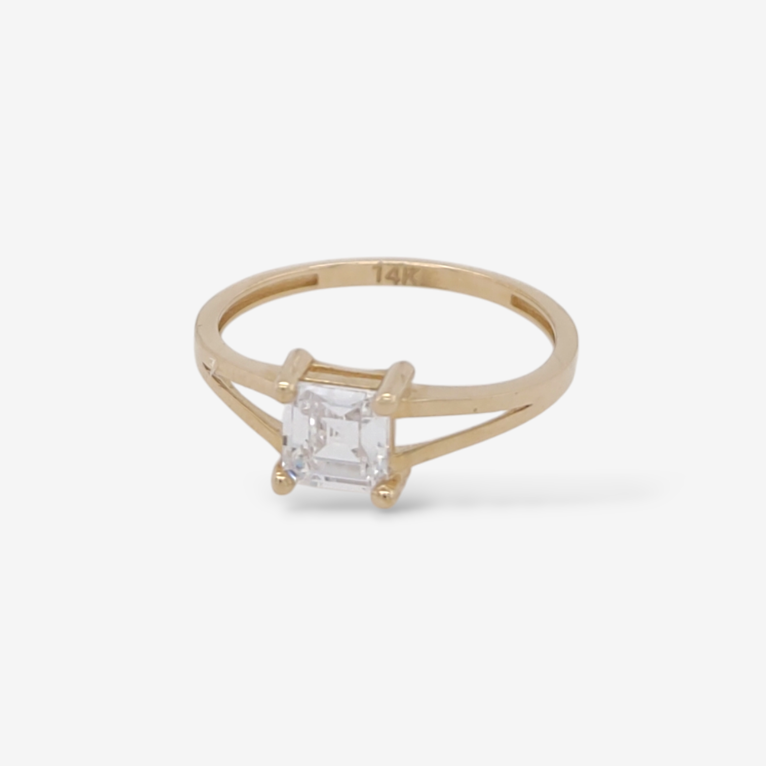 Photoroom-20250201_155936.png Anillo Compromiso c/ Zircon (5 x 5 mm) Princess Cut 4 Prongs & 2 Lineas - Oro Amarillo 14Kts - Image 1