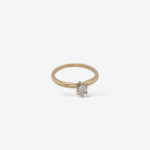 Anillo Compromiso Aro Liso c/ Diamante Gota (0.28 Ct) c/ 6 Prongs - Oro Amarillo 14Kts