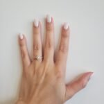Anillo Compromiso Diamante Natural c/ Halo Redondo & Aro Diamantes Pave (0.35 Ct) - Oro Amarillo 18Kts - Image 2