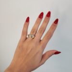 Anillo c/ 9 Diamantes Princess Cut en Riel en Diagonal (1 Ct) - Oro Amarillo 18Kts - Image 2