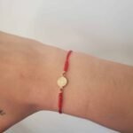 Brazalete (8 mm) Hilo Chino Rojo c/ Medalla San Benito Abad & Detalles c/ Esferas - Oro Amarillo 14Kts - Image 2