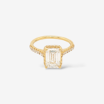 Anillo (2.14 Ct) Compromiso Dimante Labgrown Esmeralda c/ Halo & Aro Diamantes Pave - Oro Amarillo 18Kts