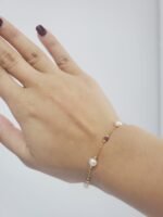 Brazalete (18.5 cm) Cadena Fina Cable c/ Perlas Cultivadas (5mm) & Rubíes c/ Cierre Spring - Oro Amarillo 18Kts - Image 2