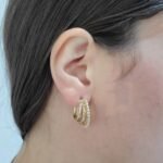 Argollas (20 mm) 3 Líneas (8 mm) Dos Lisas & Una c/ Zircones Pavé - Oro Amarillo 14Kts - Image 2