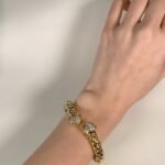 Pulsera de Dos Corazones con Diamantes - Oro Dos Tonos 18 Kts - Image 2