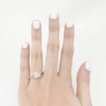Anillo de Compromiso Halo Cushion con Diamantes Pave (0.22 Ct) - Oro Blanco 18Kts - Image 2