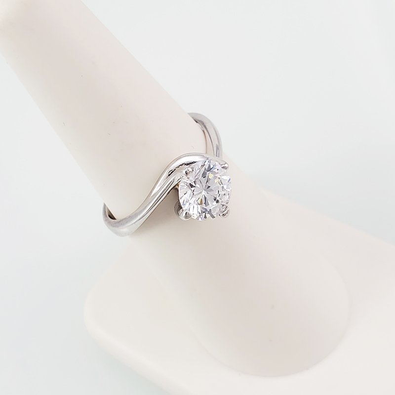 EUG4P109.jpg Anillo de Compromiso Solitario con Zircón "Round Cut" - Oro Blanco 18Kts - Image 1