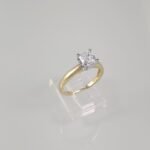 Anillo de Compromiso c/ Zircon Central - Oro Dos Tonos 14Kts