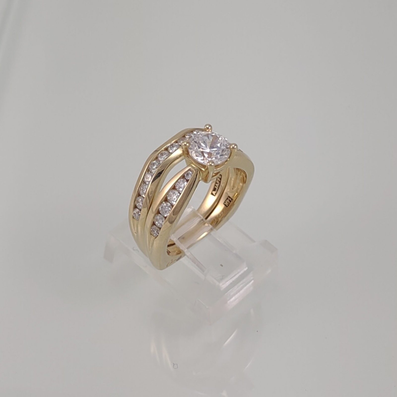 IMG_20210920_172928377-scaled-e1632177699205.jpg Set Anillo de Compromiso y Matrimonio c/ Diamantes & Zircon Central - Oro Amarillo 14Kts - Image 1