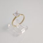 Anillo Compromiso c/ Zircon Princess Cut (6 x 6mm) - Oro Amarillo 14Kts