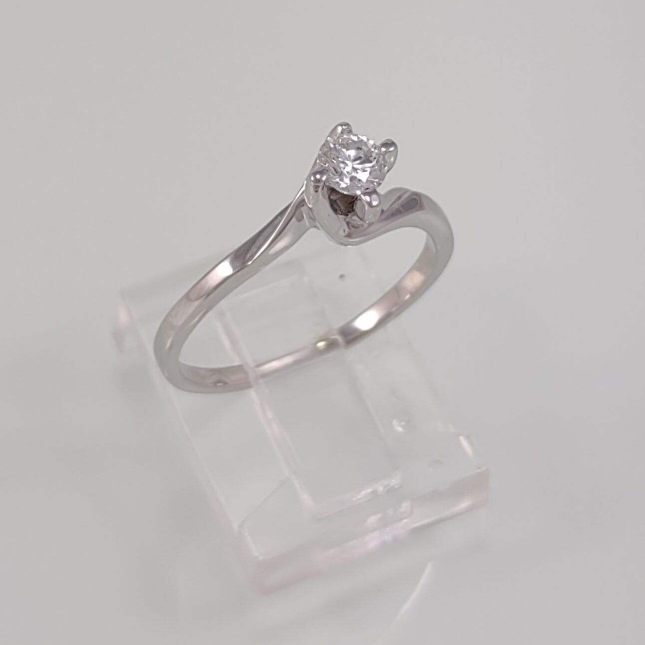 IMG_20220224_141400474-scaled-e1645732464269.jpg Anillo Compromiso 4 Prongs Catedral c/ Zircon Central - Oro Blanco 14Kts - Image 1
